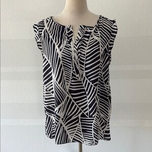 Ann Taylor Navy and White Patterned Women's Top